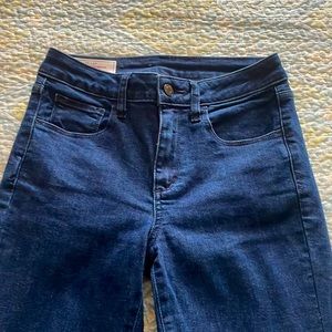Gap universal jegging mid rise skinny Jean in dark wash
